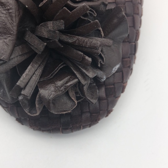 BCBG MAXAZARIA Flats. - Picture 3 of 12